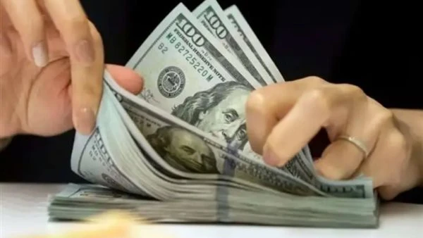 سعر الدولار أمام الجنيه بالبنوك مع بداية تعاملات الثلاثاء 13 يناير بعد أنخفاضه أمس