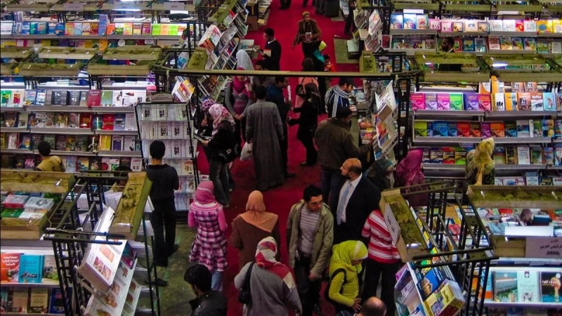 في يومه الخامس.. الشباب يتصدرون المشهد في معرض القاهرة الدولي للكتاب
