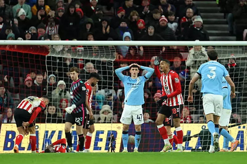 دفاع سندرلاند قفلها بضبة ومفتاح في وش سيتي جوارديولا