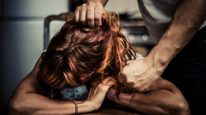 "اكسر للبنت ضلع"، الأمثال الشعبية حجة الأب "البليد" لتربية أبنائه بعنف