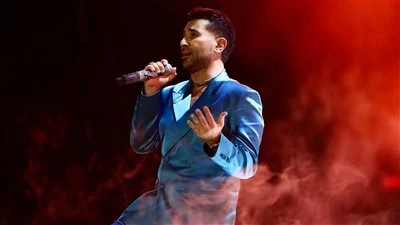 تحت شعار كامل العدد.. أحمد سعد يشعل حفل الشارقة