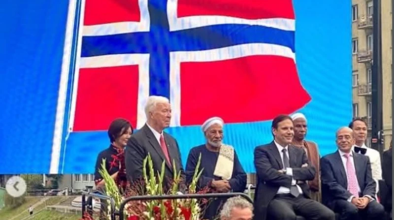 بالجلابية الصعيدي، مصريان من الأقصر يخطفان الأنظار في حفل "Viking" العالمي