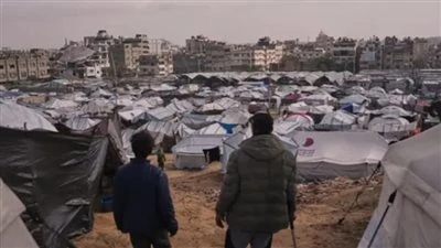 إسرائيل تحول المساعدات الإنسانية إلى سلعة تجارية  مربحة في غزة وسط حصار محكم.. و تُبلغ 37 منظمة إغاثية بوقف أنشطتها