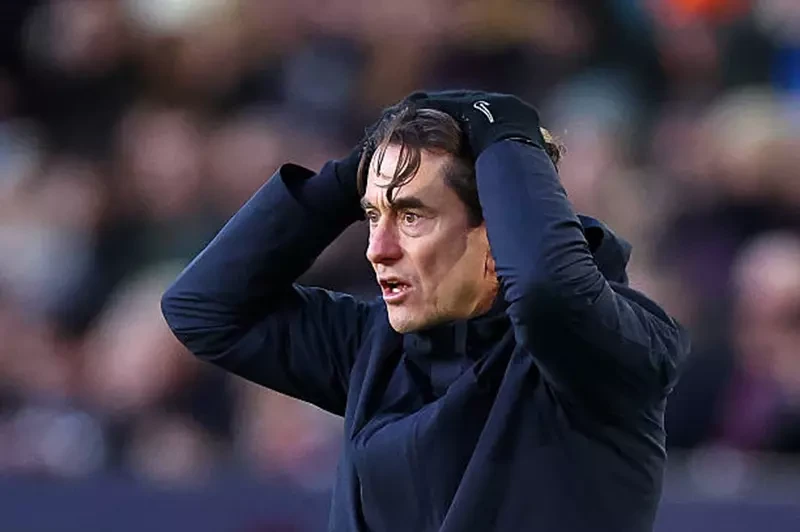 جمهور توتنهام يطلب طرد توماس فرانك خارج لندن