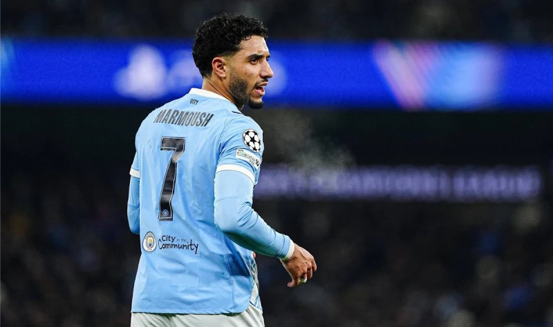 البرنش مرموش قاعد على كرسيه في السيتي