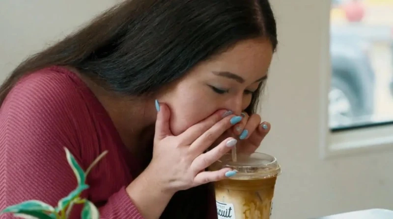 هل تناول الطعام عن طريق الأنف ممكن؟.. شابة تكشف تجربتها الغريبة