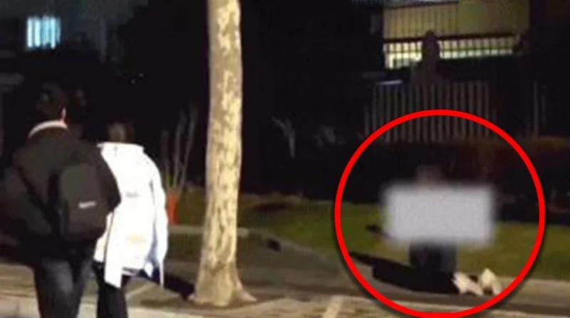 أم تجبر ابنتها على المشي على ركبتيها في ليلة باردة بسبب الديون.. فيديو يثير غضب الصين