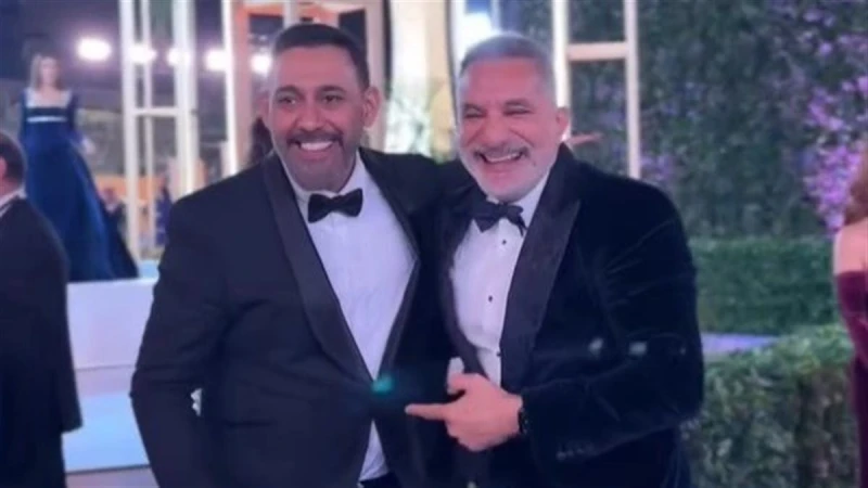 بعد خلاف سنوات.. صلح مفاجئ بين عمرو مصطفى وباسم يوسف في Joy Awards