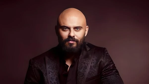 أحمد صلاح حسني يعمل في شركة دعاية ضمن أحداث مسلسل حق ضايع رمضان 2026