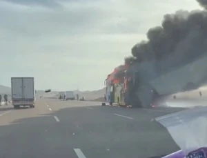 مشهد مرعب لأتوبيس ولع فجأة بطريق شرم الشيخ والعناية الالهية تنقذ الركاب