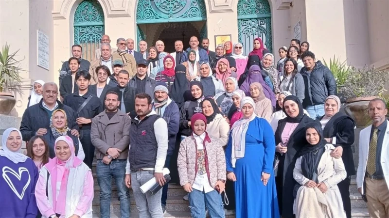 أقلام الخط العربي تسطر الإبداع بمكتبة القاهرة الكبرى