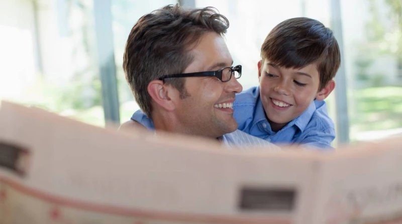 الصحف مفتاح النجاح، كيف تدعم قراءة الأخبار مذاكرة الأطفال وتنمي مهاراتهم؟