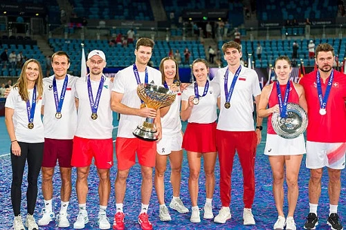 سقوط شفيونتيك ما يوقفش الحلم.. بولندا البطلة