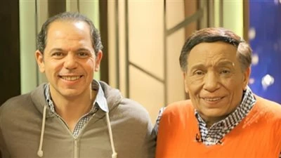 بسبب «المحفطة معايا».. رامي إمام يروي قصة صفعه للمرة الأولى من والده