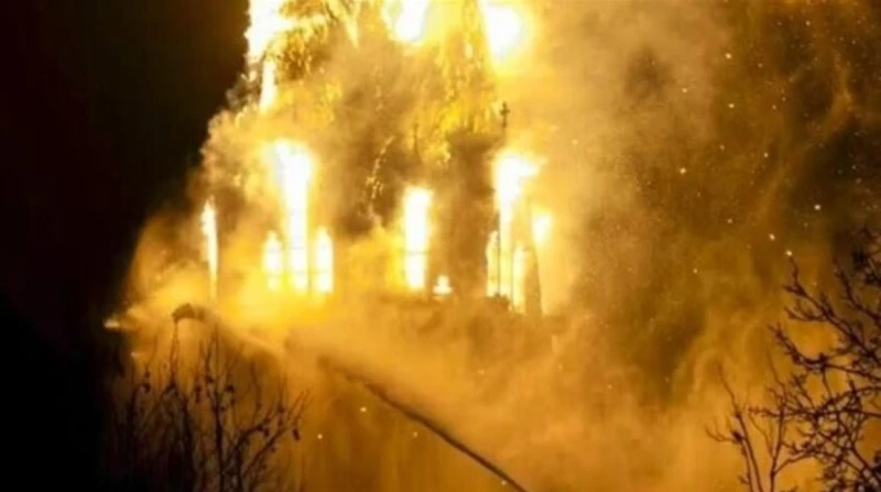 ليلة رأس السنة، حريق هائل يلتهم كنيسة تاريخية في أمستردام