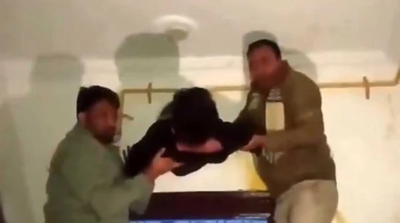 مشهد سينمائي، شفاط مطبخ يمنع لصًا من سرقة منزل بالهند