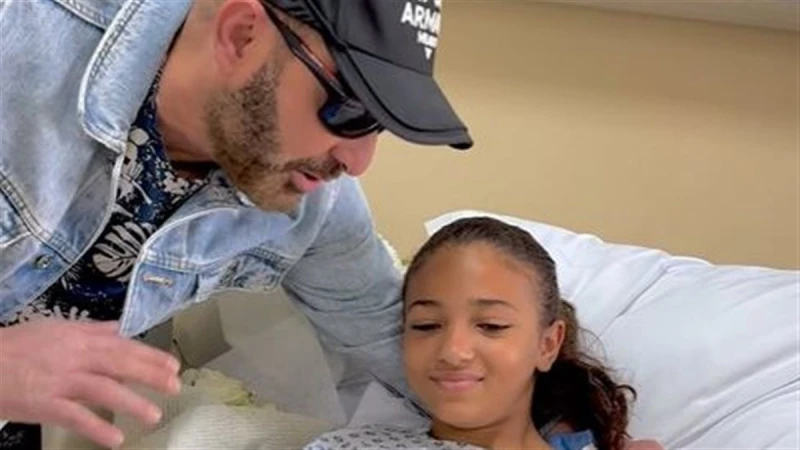 أحمد السقا يزور ابنة بطل المصارعة بعد إصابتها: "هنشوفك بطلة مصرية"