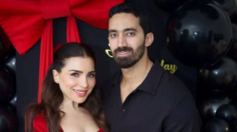 "هدية ربنا ليا"، مي عز الدين تطل بالأحمر في عيد ميلادها الأول بعد زاوجها (صور)