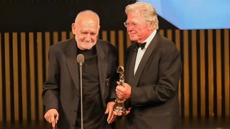 مهرجان القاهرة السينمائي ينعى الأسطورة بيلا تار.. وداعًا "فيلسوف الصورة"