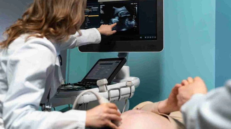 طبيبة تنقذ سيدة من الإجهاض بتدخل طبي سريع بعد قصور عنق رحم