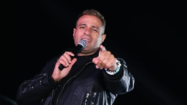 محمد نور يحصل على ساعة نادرة بكسوة الروضة الشريفة: موجود منها 30 واحدة فقط في العالم