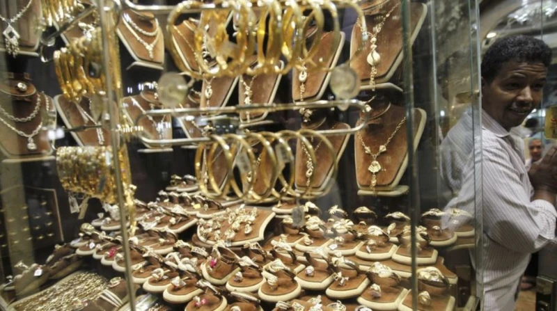 أسعار الذهب اليوم الإثنين، عيار 21 يقفز 40 جنيهًا