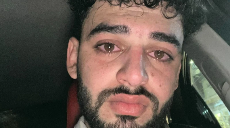 خطيبته سابته.. حقيقة صورة الشاب "المنهار عاطفيا" على "فيسبوك"