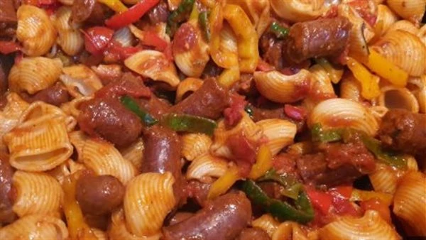 طريقة عمل المكرونة بالسجق في خطوات سريعة ومذاق لا يقاوم