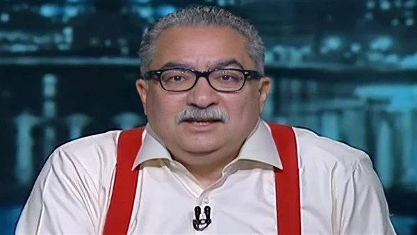 إبراهيم عيسى يهاجم المتشددين بسبب حرق أشجار عيد الميلاد وكراهية الصليب