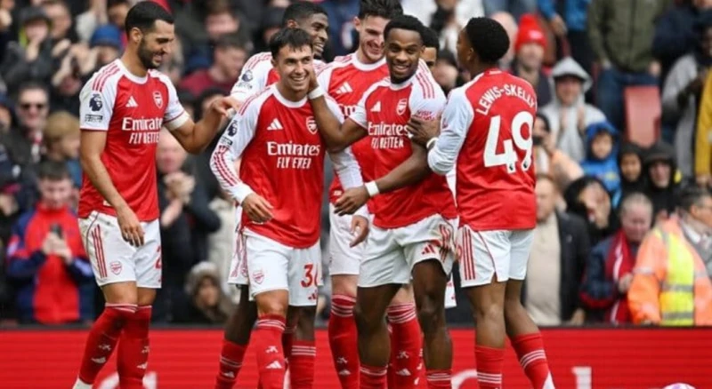 أرسنال يواجه بورنموث للحفاظ على صدارة الدوري الإنجليزي