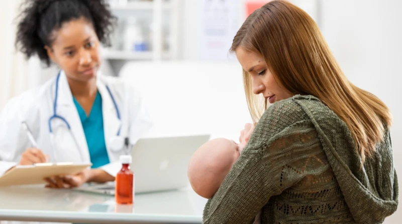 حليب الأم يصدم فريق بحثي.. مبيدات حشرية وملوثات بيئية