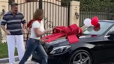 ياسر جلال يهدي ابنته سيارة مرسيدس.. الفنان يكشف الحقيقة