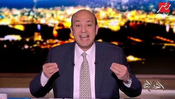 عمرو أديب يرد على سيدة تدافع عنه بعد انتقادات حلقته مع العسيلي