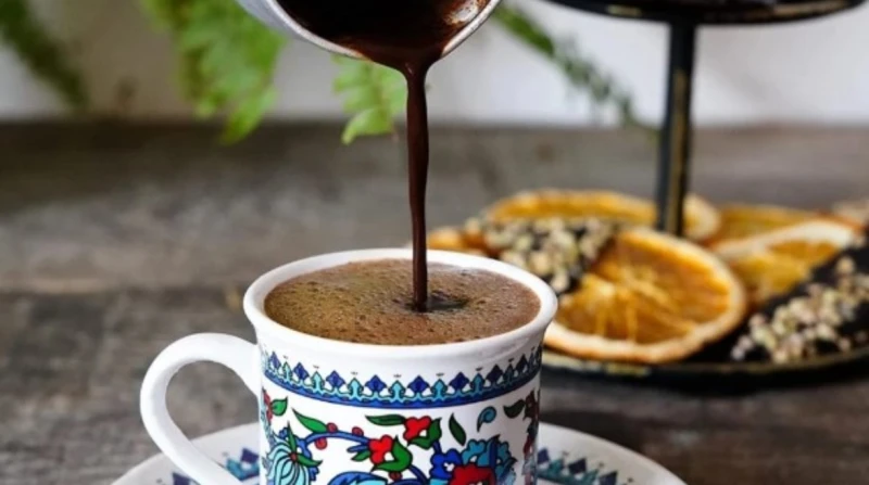 القهوة الصباحية بدون طعام.. هل تفقدك الطاقة وتضر المعدة؟