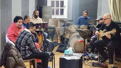 استعداد لحفله المنتظر في دبي مع ويجز .. بروفات مكثفة للفنان محمد منير |صور