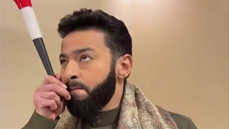 حمادة هلال يحتفل بصعود الفراعنة لنصف نهائي أمم إفريقيا بـ«جلباب المداح»