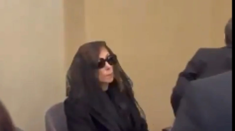 "إلى ابني الحبيب".. فيروز تودع نجلها هلي الرحباني بإكليل ورود ورسالة خاصة