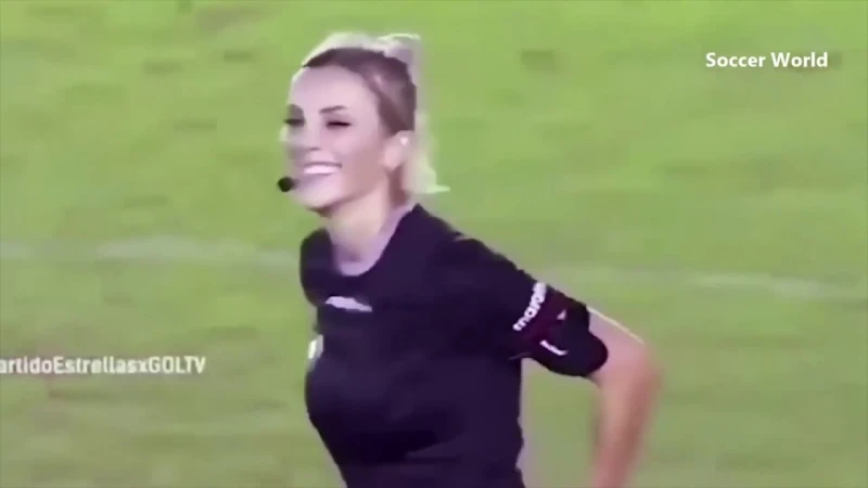 أحلى كارت أحمر في تاريخ الماتشات الكروية: البوسة كانت مفاجأة