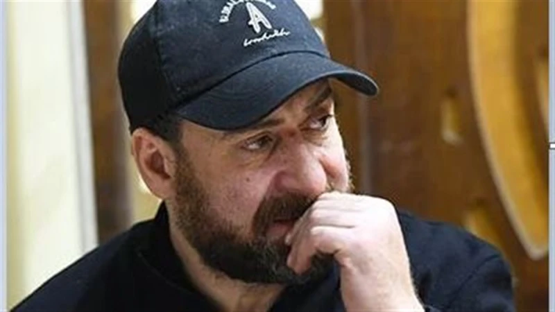 أبرزهم السقا.. نضال الشافعي يستقبل عزاء والدته بمسجد الحامدية الشاذلية