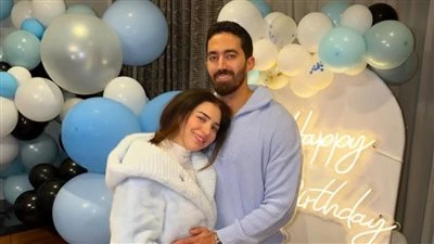 الحمدلله على الزوجة والأهل.. زوج مي عز الدين يحتفل بعيد ميلاده وسط العائلة