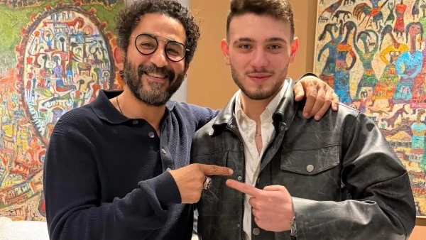 المطرب الشامي يفاجئ أحمد حلمي في منزله