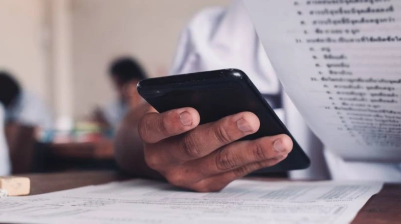 بكارت شحن، مشاهد من وكر تسريبات امتحانات الشهادة الإعدادية