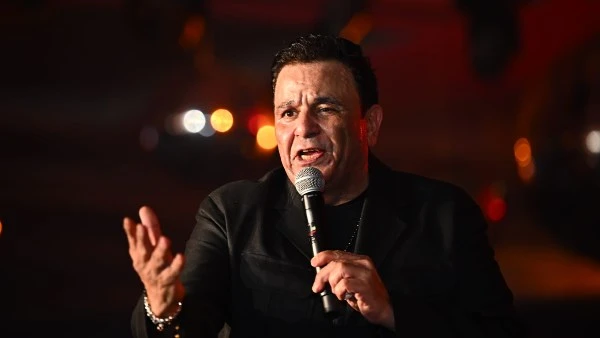 غنى سيرة الحب.. محمد فؤاد يتألق بأضخم حفلات رأس السنة فى القاهرة الجديدة
