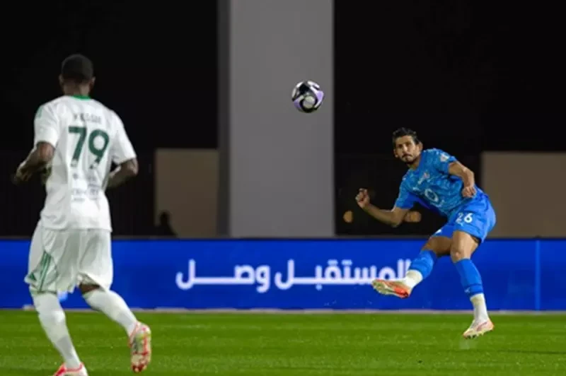 الأهلي يكسب نيوم بثلاثية مزيكا في دوري روشن