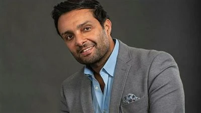 مع الملكة.. وائل عبد العزيز يعلن مشاركته في مسلسل وننسى اللي كان