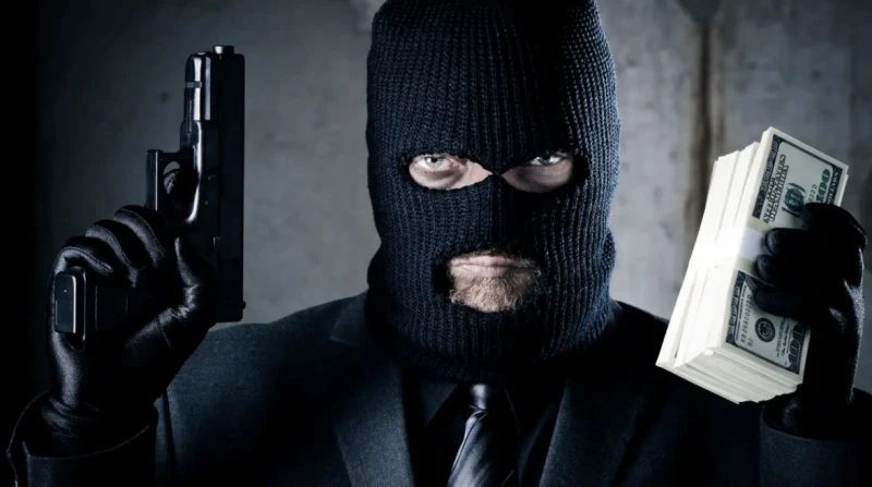 "خلي الباقي علشانك"، فعل غير متوقع من لص بعد سرقة بنك في أمريكا