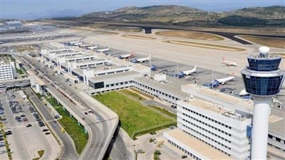 «فوضى في سماء أثينا».. ما سبب توقف جميع الرحلات الجوية في اليونان؟