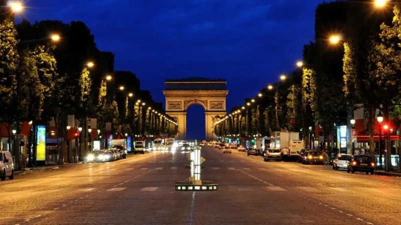 باريس تقفل الشانزليزيه قبل نهائي أفريقيا: لا ألعاب نارية ولا احتفالات