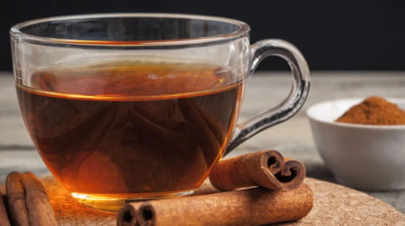 لمواجهة البرد والإنفلونزا، لماذا ينصح الخبراء بشرب ماء القرفة؟