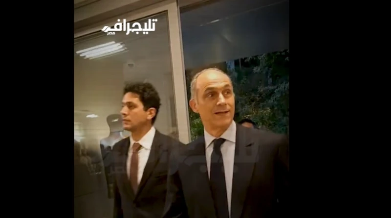 حكومة مبارك تجتمع مجددًا.. جمال وعمرو موسى في افتتاح معرض فاروق حسني